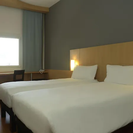 Ibis Parque Nacoes Hotel 3*