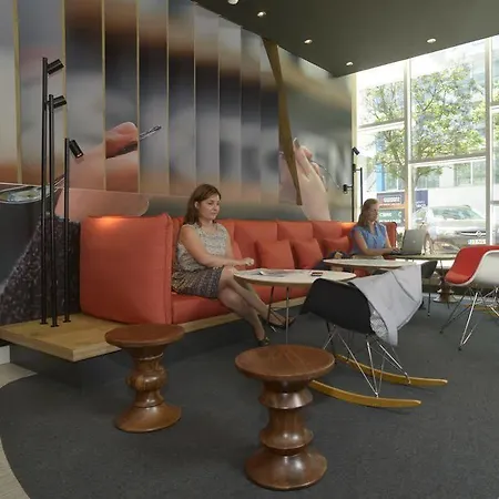 Ibis Parque Nacoes 3* Лісабон
